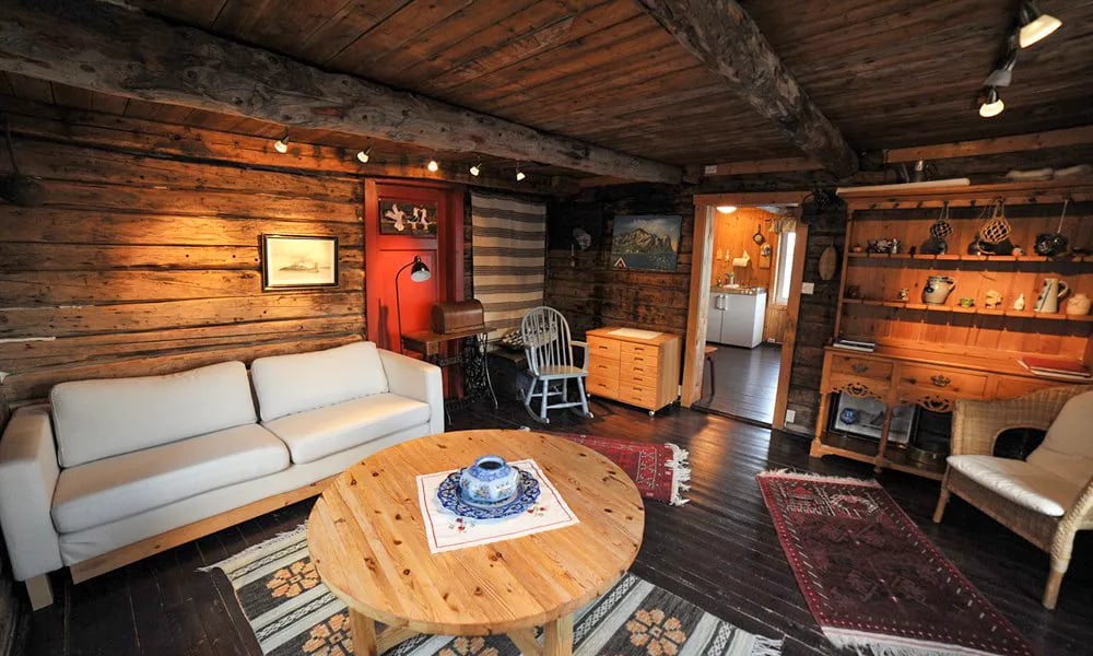 3-Bedroom Comfort Rorbu with Sea View