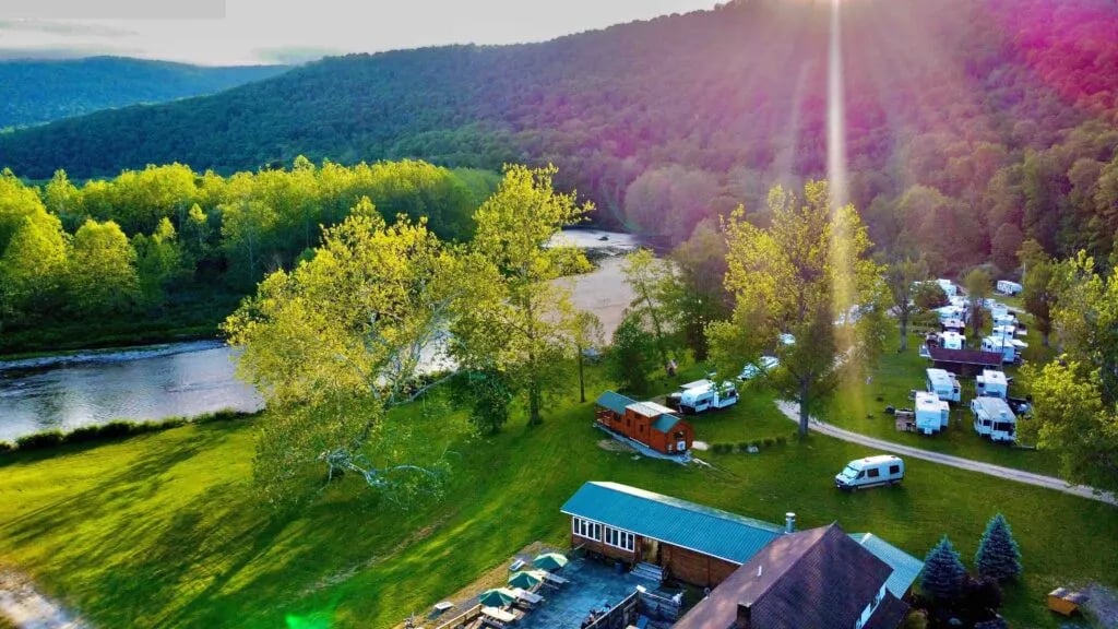 Aerial view of Beaver-Del campground and main building surrounded by green trees