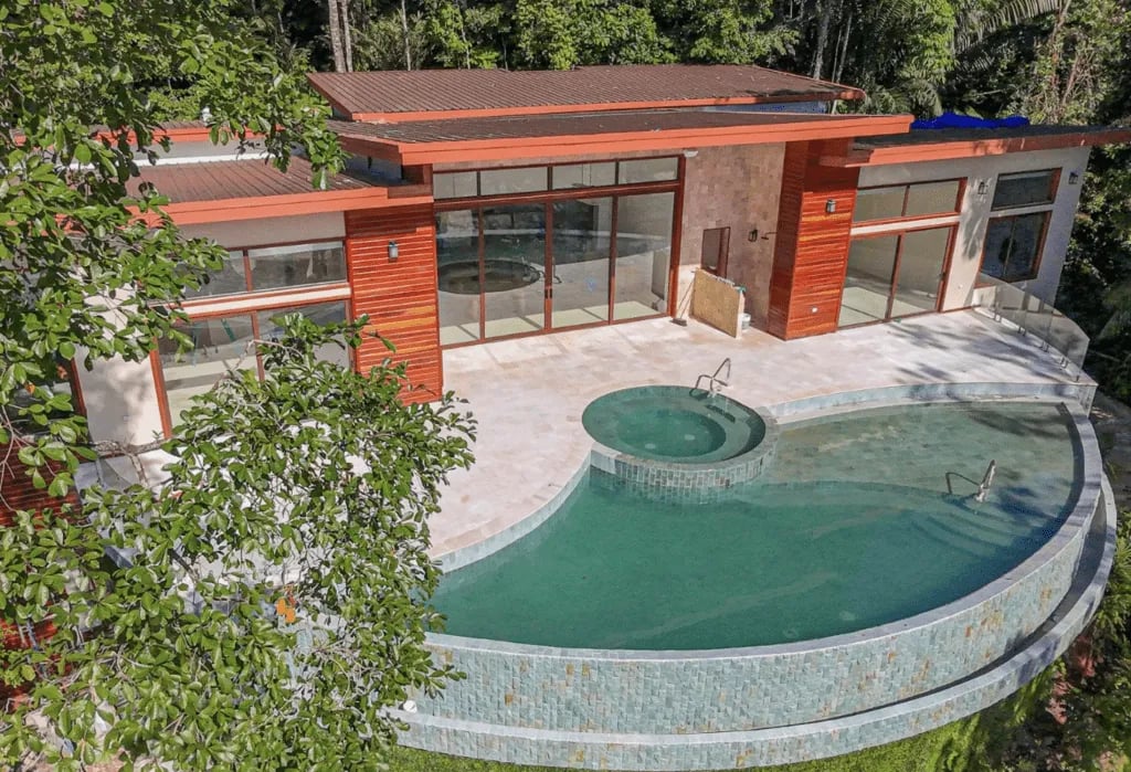 4 / 5 Bedroom Residence