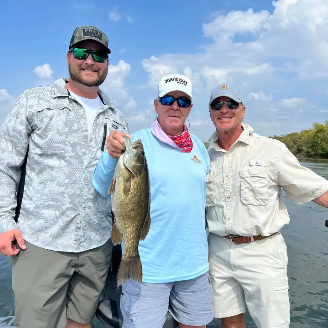 Book your next Fishing adventure with one of the top-rated Guides in Guntersville, AL.