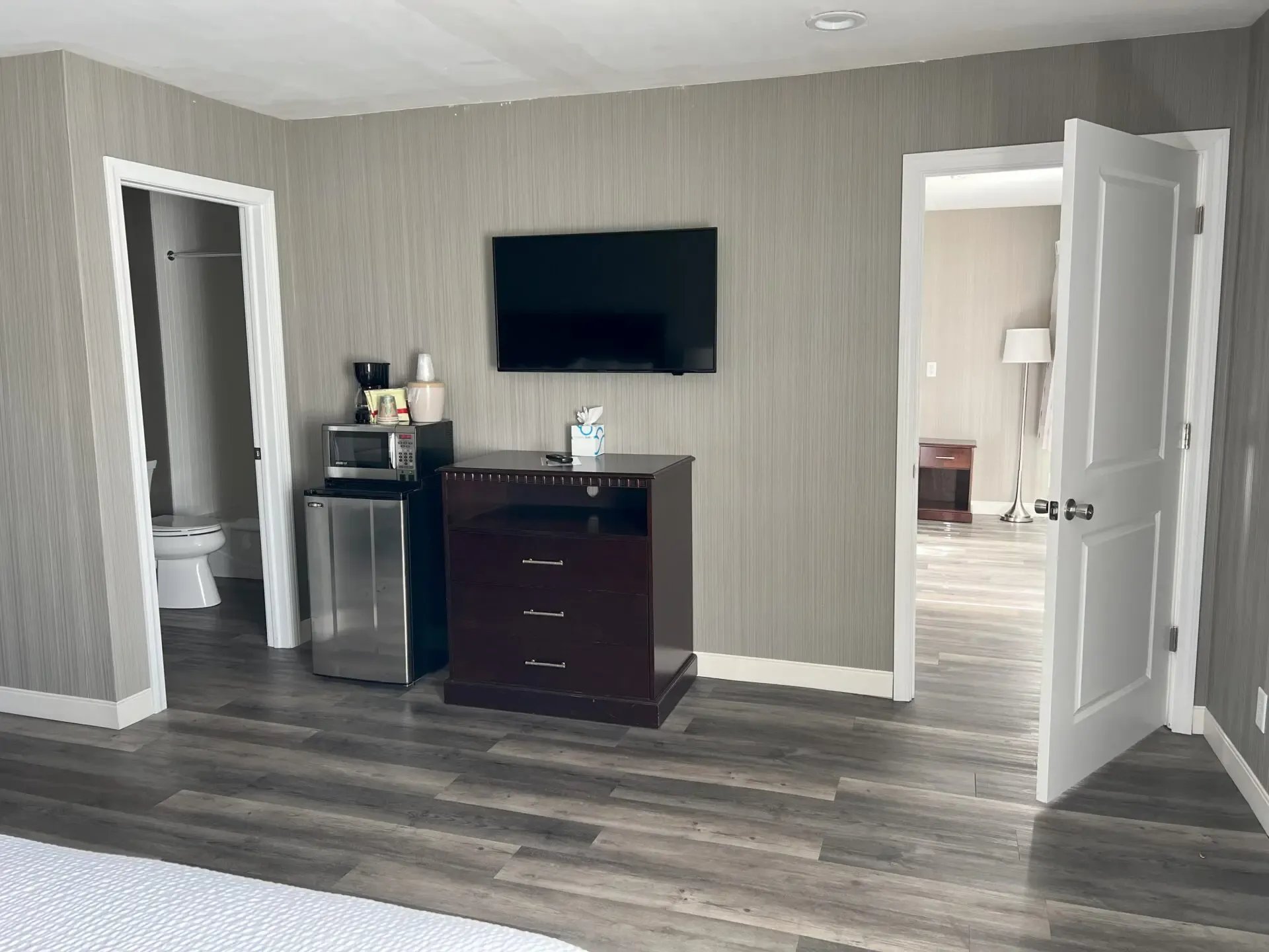 Courtyard two room unit