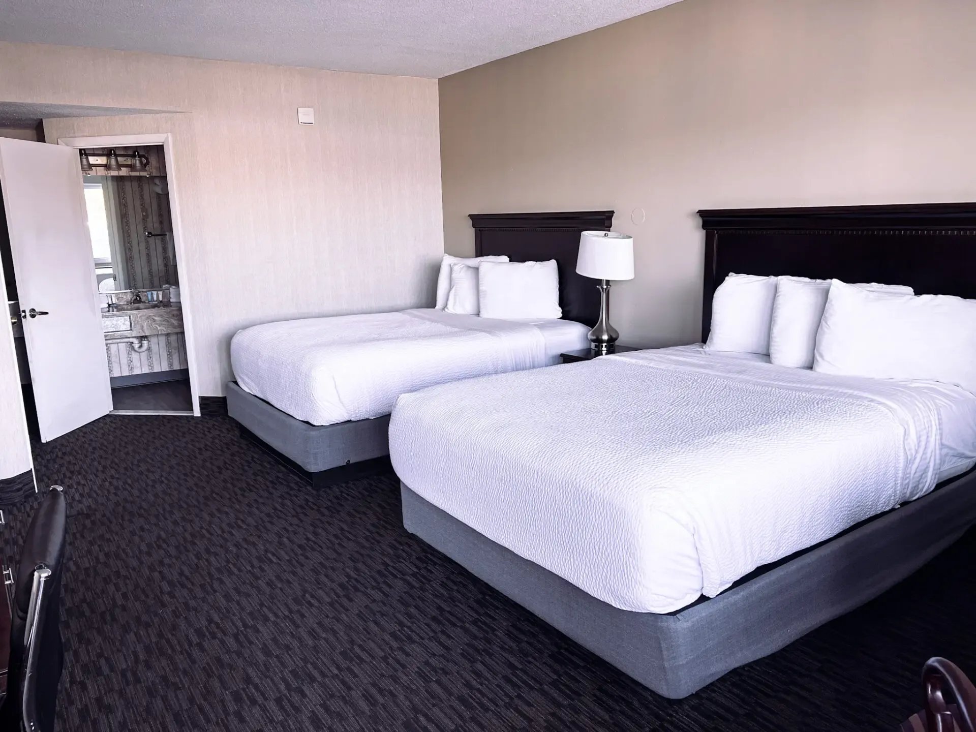 poolside two queen room