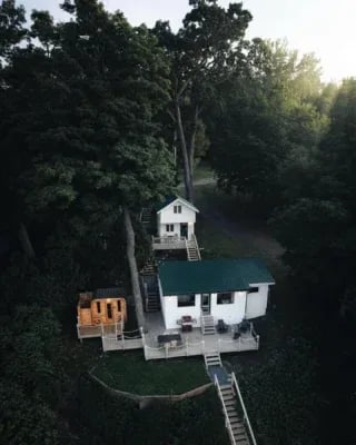 🌲This weekend is open at The Tacklebox! A perfect last-minute getaway with beautiful lake views. Stay nestled in the trees, just above the water.

April 24-26
May 1-3

Sauna, soaking tub, fresh air. 

📸 by Aaron Mannes