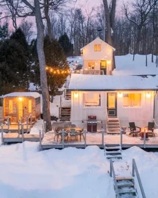 💫 The coziest season is right now. One weekend left at the Tacklebox this March.

Slip on a robe, steam in the sauna, soak in the tub, and watch winter slowly melt into spring.

March 19–22

Photos by @dirtandglass & @heypamcakes